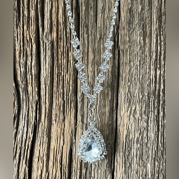 Fashion Crystal Necklace and Earrings set - Picture 1 of 7